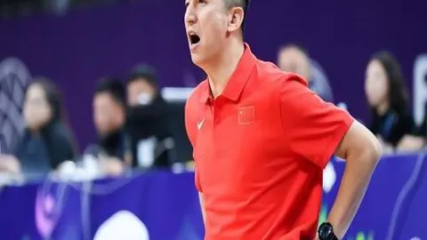 阿特金森坦言：14次失误源于季后赛压力，致命失误如毒药般侵蚀比赛进程